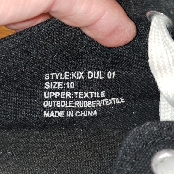 Twisted sneakers size 10 - Picture 8 of 8